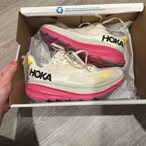 Hoka Clifton 9 women's
